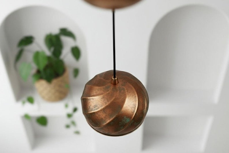 Handmade Moroccan Brass Dome Pendant Light – Aged Copper Patina Brass Hanging Lamp with Ribbed Dome Design, Warm Gold Interior Boho Ceiling Light for Kitchen Island, Dining Room, Bedroom & Entryway