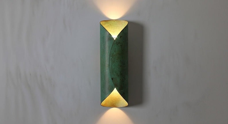 Handmade Moroccan Brass Wall Sconce – Green Verdigris Patina Up and Down Wall Light with Warm Gold Interior, Modern Sculptural Lamp for Bedroom, Hallway, Entryway & Living Room