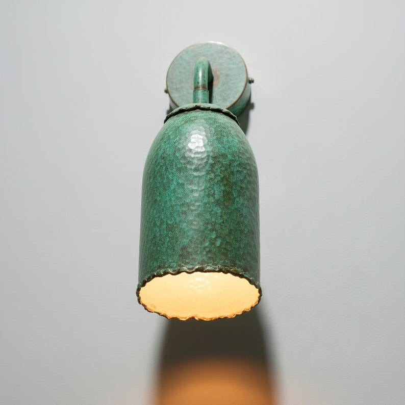 Handmade Moroccan Brass Wall Sconce – Hammered Green Verdigris Patina Cylinder Wall Light with Scalloped Edge, Warm Gold Interior Bedside Lamp for Bedroom, Hallway, Bathroom & Entryway