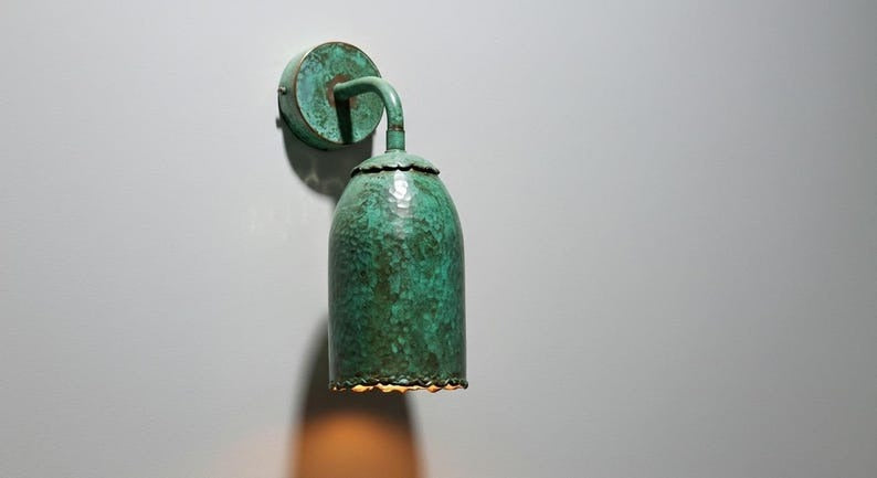 Handmade Moroccan Brass Wall Sconce – Hammered Green Verdigris Patina Cylinder Wall Light with Scalloped Edge, Warm Gold Interior Bedside Lamp for Bedroom, Hallway, Bathroom & Entryway