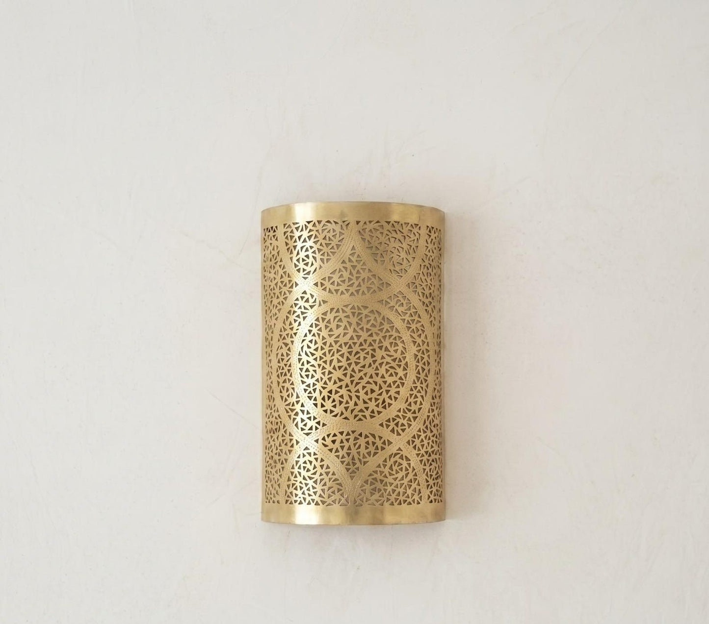 Handmade Moroccan Brass Cylinder Wall Sconce – Pierced Geometric Wall Light with Circular Arabesque Pattern, Warm Golden Glow and Dramatic Shadow Projection