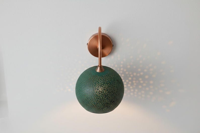 Handmade Moroccan Brass Wall Sconce – Perforated Green Verdigris Globe Wall Light with Copper Brass Arm, Boho Mediterranean Bedside Lamp for Bedroom, Hallway, Bathroom & Entryway