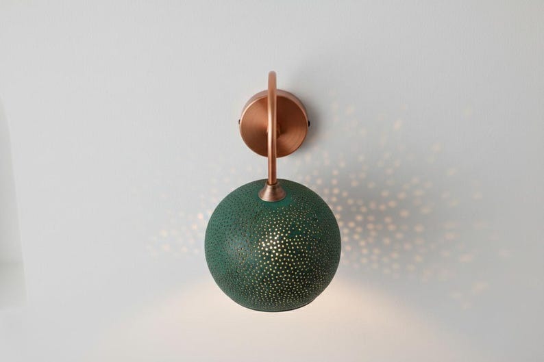 Handmade Moroccan Brass Wall Sconce – Perforated Green Verdigris Globe Wall Light with Copper Brass Arm, Boho Mediterranean Bedside Lamp for Bedroom, Hallway, Bathroom & Entryway