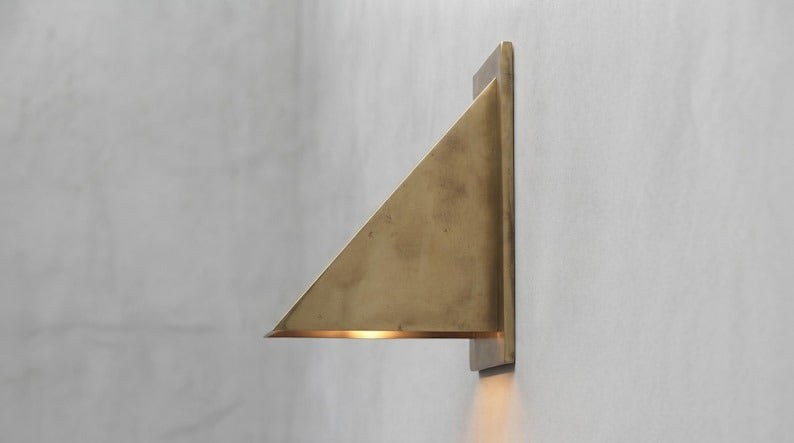 Modern Geometric Brass Wall Sconce – Handmade Architectural Triangle Wall Light with Antique Brass Finish for Hallway, Bedroom, Bathroom, Entryway & Luxury Interior Décor