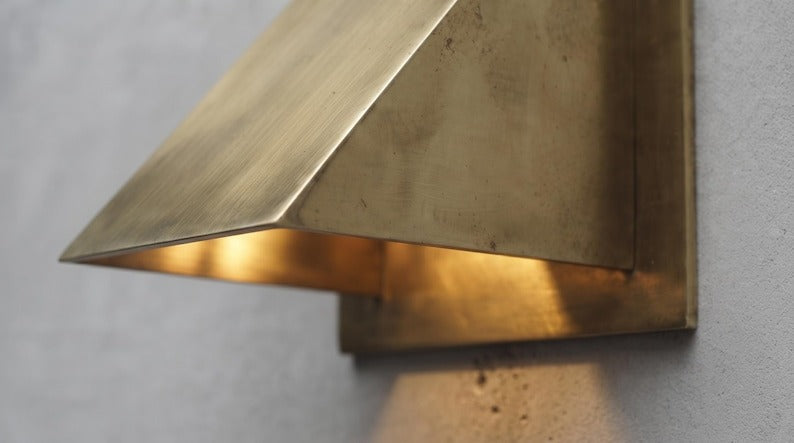 Modern Geometric Brass Wall Sconce – Handmade Architectural Triangle Wall Light with Antique Brass Finish for Hallway, Bedroom, Bathroom, Entryway & Luxury Interior Décor