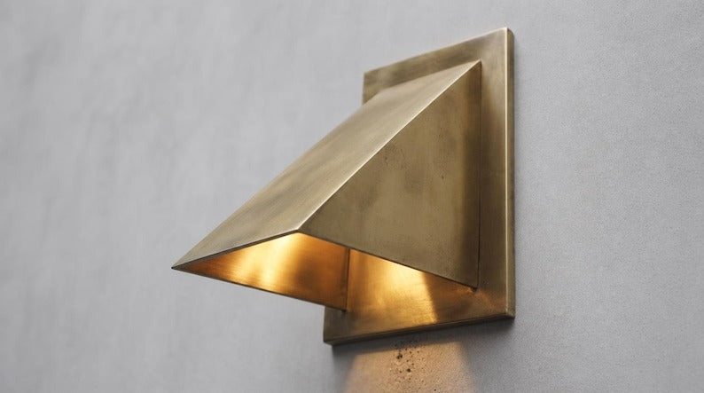 Modern Geometric Brass Wall Sconce – Handmade Architectural Triangle Wall Light with Antique Brass Finish for Hallway, Bedroom, Bathroom, Entryway & Luxury Interior Décor