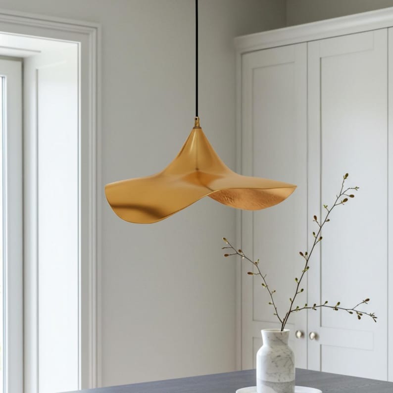 Sculptural Brass Wave Pendant Light – Modern Organic Kitchen Island Chandelier in Brushed Gold