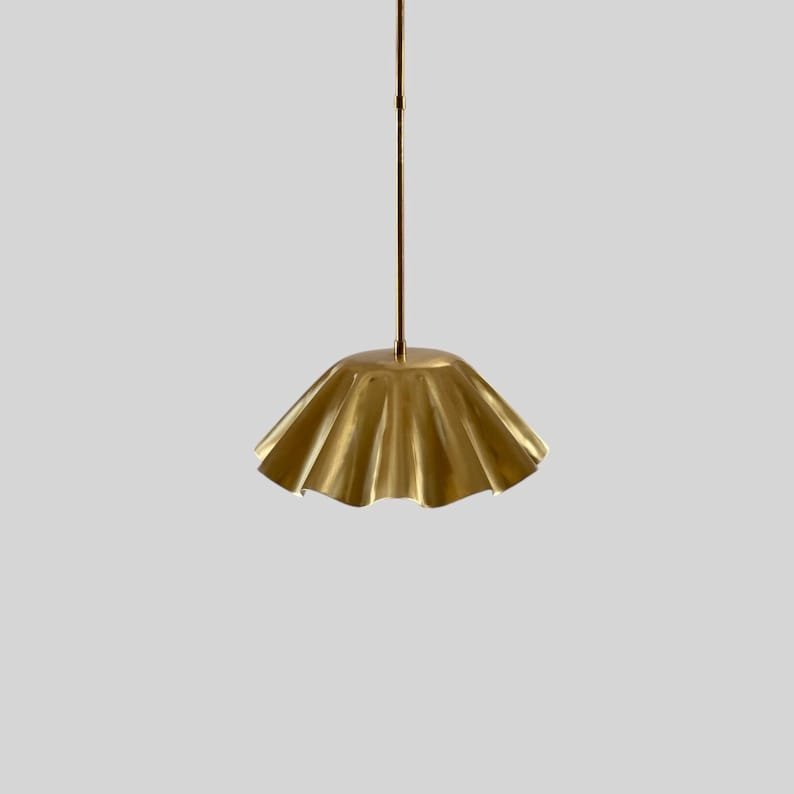 Small Fluted Brass Pendant Light, Handmade Moroccan Scalloped Brass Hanging Lamp, Gold Brass Kitchen Island Chandelier, Modern Rustic Boho Ceiling Light Fixture
