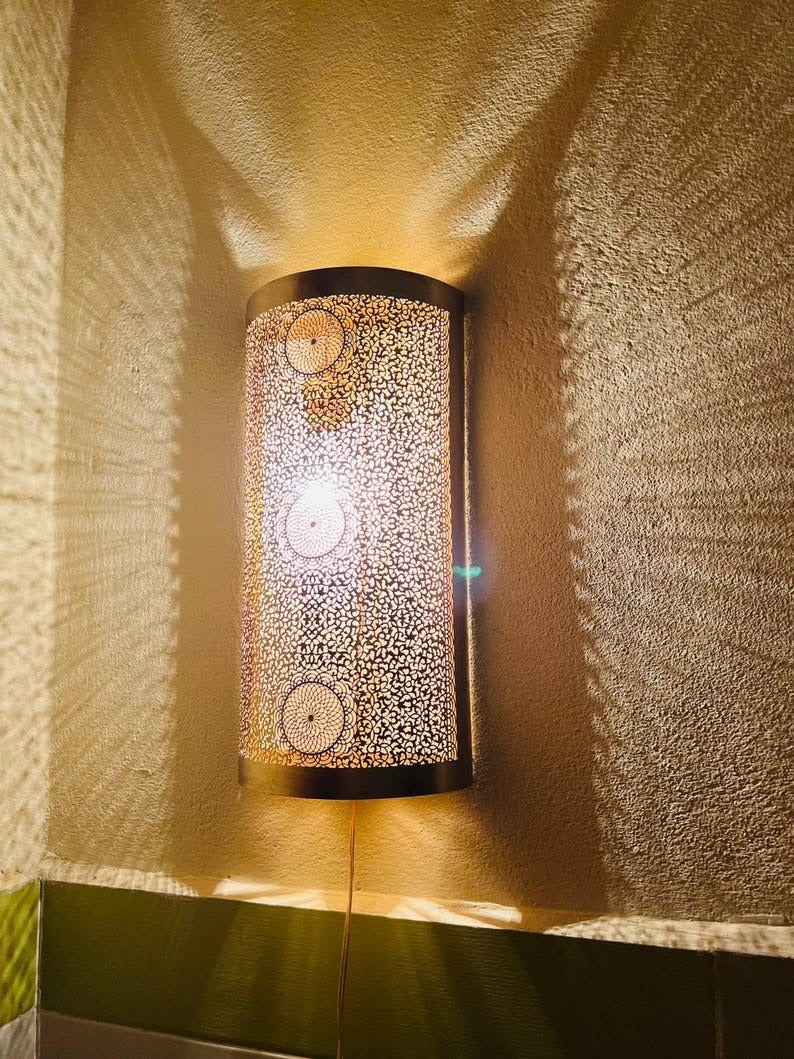 Handmade Moroccan Brass Wall Sconce – Perforated Brass Shadow Wall Light with Floral Pattern, Boho Moroccan Lantern Sconce for Bedroom, Hallway, Stairway, Entryway & Living Room