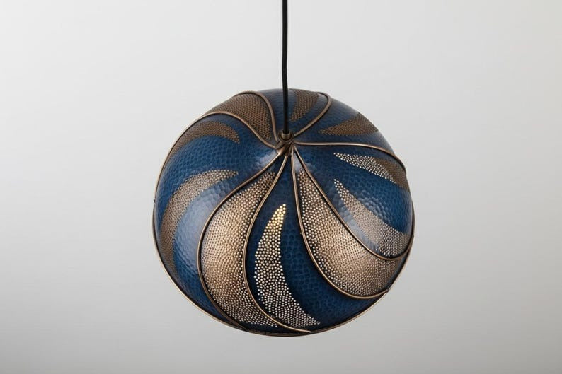 Handmade Moroccan Brass Dome Pendant Light – Blue & Antique Brass Swirl Hanging Lamp with Hammered Pattern, Warm Gold Interior Boho Ceiling Light for Kitchen Island, Dining Room & Living Room