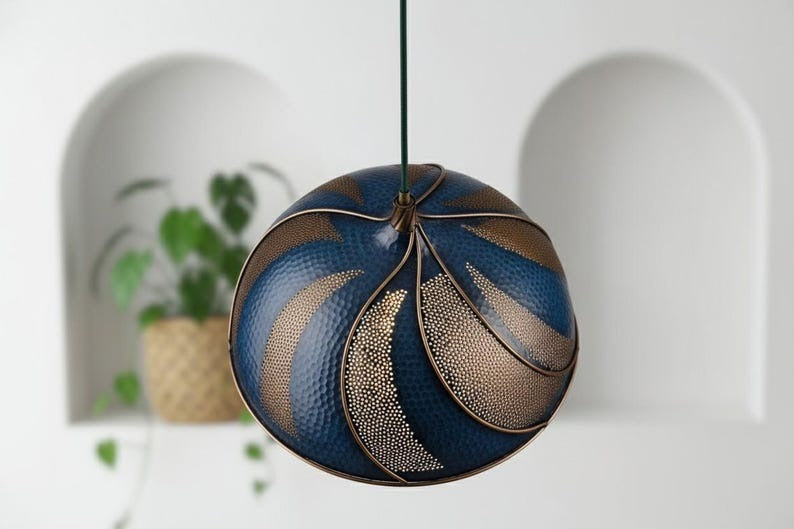 Handmade Moroccan Brass Dome Pendant Light – Blue & Antique Brass Swirl Hanging Lamp with Hammered Pattern, Warm Gold Interior Boho Ceiling Light for Kitchen Island, Dining Room & Living Room