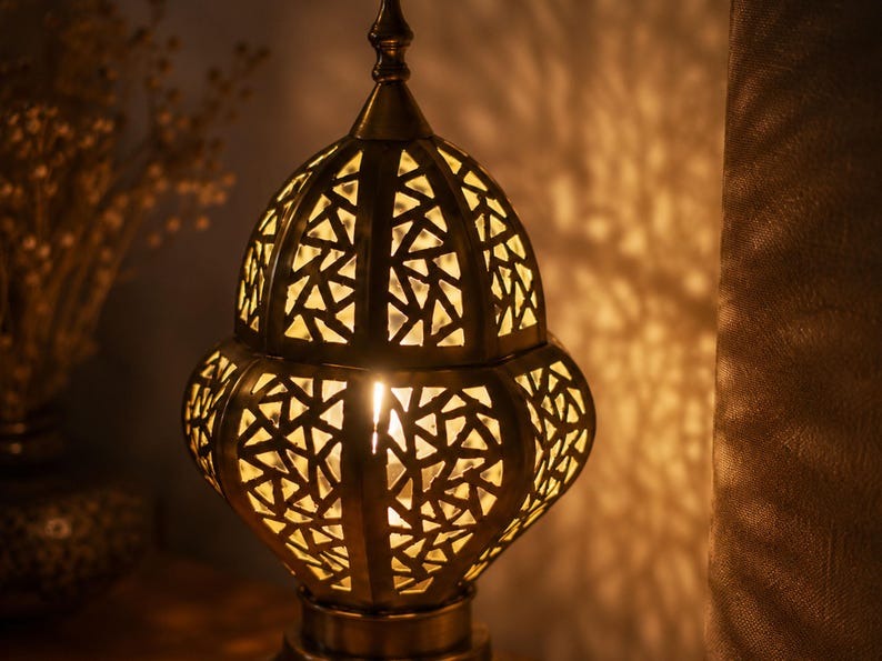 Handmade Moroccan Brass Table Lamp – Ornate Pierced Lantern with Geometric Moorish Cutouts, Antique Gold Bedside Light for Bedroom, Living Room & Entryway