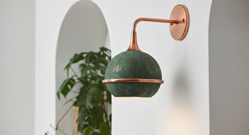 Handmade Moroccan Brass Globe Wall Sconce – Green Verdigris Patina Brass Wall Light with Copper Arm and Warm Gold Interior, Boho Mediterranean Lamp for Bedroom, Hallway, Bathroom & Entryway