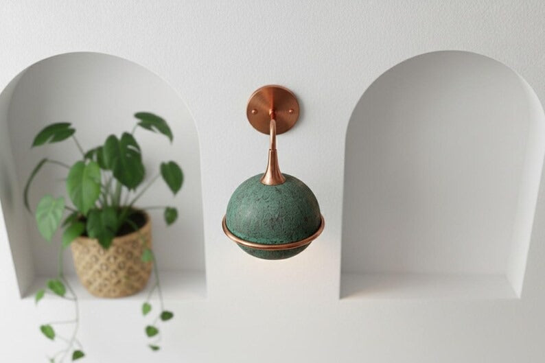 Handmade Moroccan Brass Globe Wall Sconce – Green Verdigris Patina Brass Wall Light with Copper Arm and Warm Gold Interior, Boho Mediterranean Lamp for Bedroom, Hallway, Bathroom & Entryway