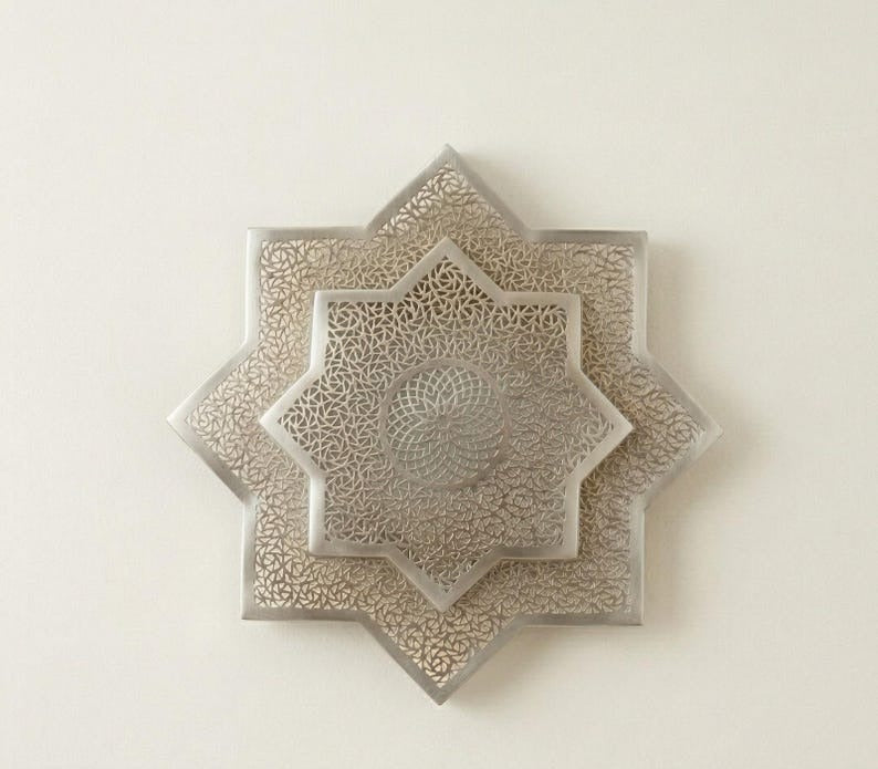 Handmade Moroccan Brass Star Wall Sconce – Pierced Eight-Point Geometric Wall Light with Warm Golden Glow and Dramatic Sunburst Shadow Patterns