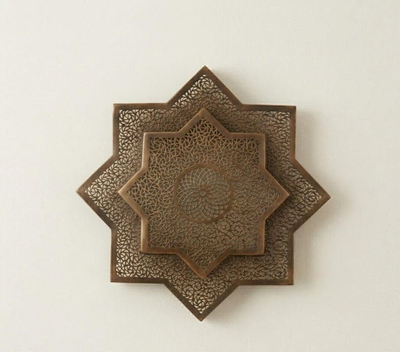 Handmade Moroccan Brass Star Wall Sconce – Pierced Eight-Point Geometric Wall Light with Warm Golden Glow and Dramatic Sunburst Shadow Patterns