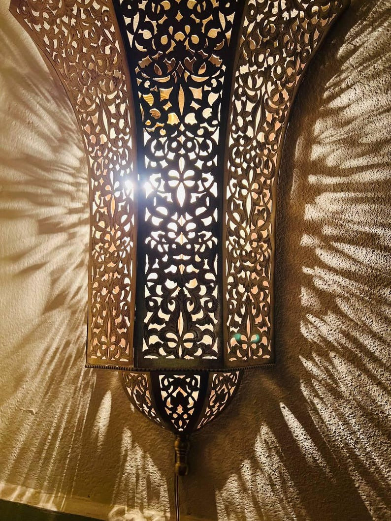 Handmade Moroccan Brass Wall Sconce – Ornate Pierced Brass Lantern Wall Light with Floral Arabesque Cutouts, Boho Moroccan Shadow Lamp for Bedroom, Hallway, Stairway, Entryway & Living Room