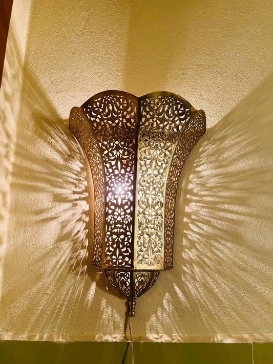 Handmade Moroccan Brass Wall Sconce – Ornate Pierced Brass Lantern Wall Light with Floral Arabesque Cutouts, Boho Moroccan Shadow Lamp for Bedroom, Hallway, Stairway, Entryway & Living Room