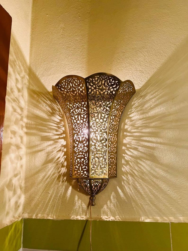Handmade Moroccan Brass Wall Sconce – Ornate Pierced Brass Lantern Wall Light with Floral Arabesque Cutouts, Boho Moroccan Shadow Lamp for Bedroom, Hallway, Stairway, Entryway & Living Room