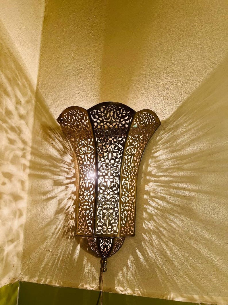 Handmade Moroccan Brass Wall Sconce – Ornate Pierced Brass Lantern Wall Light with Floral Arabesque Cutouts, Boho Moroccan Shadow Lamp for Bedroom, Hallway, Stairway, Entryway & Living Room